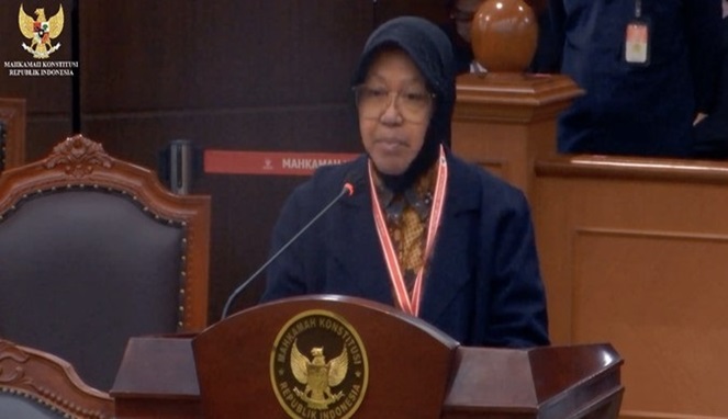 Hakim MK Cecar Peran Menteri Sosial Risma di Bansos Jokowi