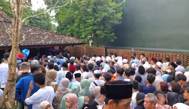 Anies Baswedan Open House Diserbu Ribuan Warga