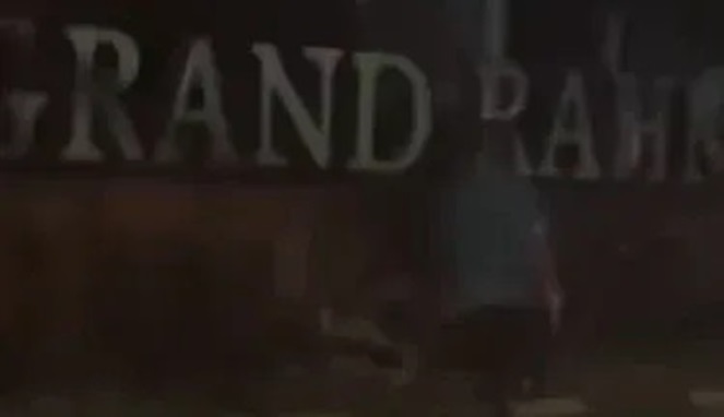 Viral Aksi Perundungan 2 Pemuda Depan Masjid di Makassar 