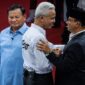 Anies dan Ganjar bersalaman usai acara debat Pilres 2024 