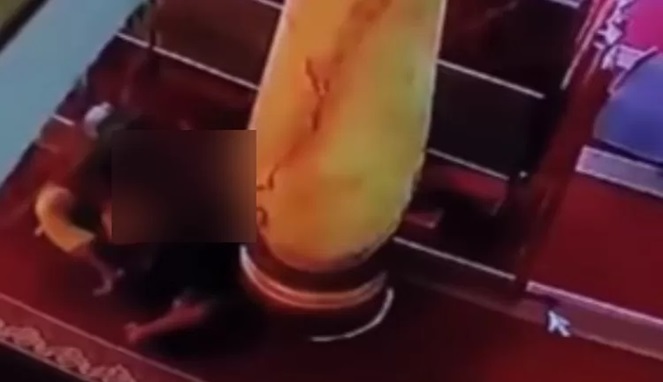 Pasangan Sesama Jenis Mesum di dalam Masjid Sumbar (Video Rekaman CCTV)