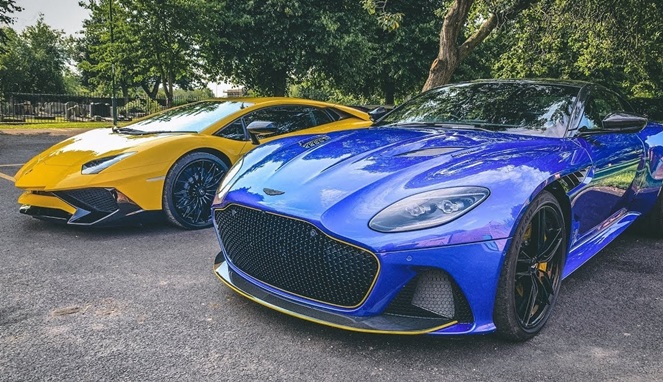 Lamborghini Aventador SV Or Aston Martin DBS Superleggera (Foto Ilustrasi Mobil Mewah, Google/Image)