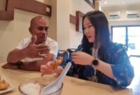 Aksi Asri Damuna mengajak YouTuber Korea bernama Jiah mampir ke Hotel (Tangkapan Layar Video)