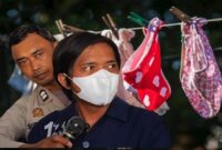Penjual Siomay, Jeri (31) ditetapkan tersangka atas kasus pencurian celana dalam atau sempak wanita