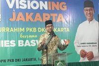Anies Baswedan memberikan keterangan pers saat bertandang ke Kantor DPW PKB DKI Jakarta, Jakarta Timur, Kamis (13/6/2024). Anies menerima pinangan PKB untuk maju dalam pilkada Jakarta 2024. (Liputan6. com/Winda Nelfira)