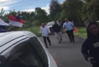 Bupati Halmahera Utara, Frans Manery mengamuk dan mengejar para demonstran dengan parang