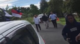 Bupati Halmahera Utara, Frans Manery mengamuk dan mengejar para demonstran dengan parang