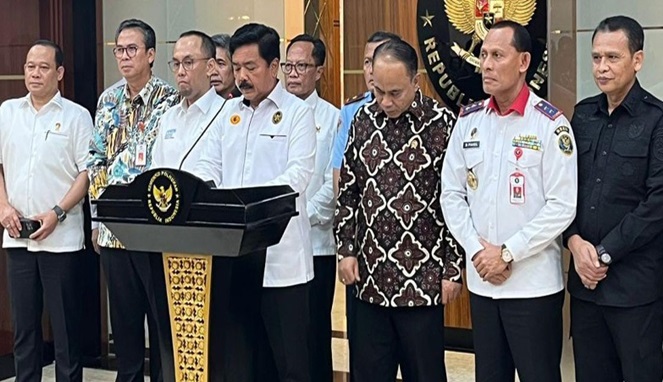 Menko Polhukam Hadi Tjahjanto sekaligus Ketua Satgas Judi Online saat konferensi pers di Kantor Kemenko Polhukam, Jakarta (Ist)