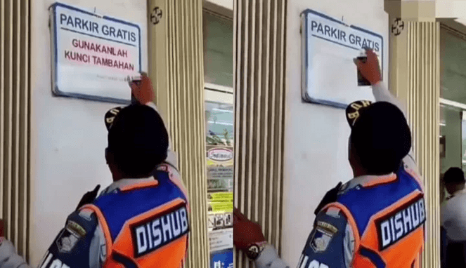 Petugas Dishub Lombok Barat, NTB Hapus Tanda Parkir Gratis
