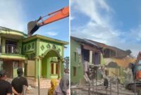 Salah satu rumah warga yang juga adalah seorang anggota TNI di Desa Maraoneng dieksekusi (Tangkapan Layar Video/Kolase).