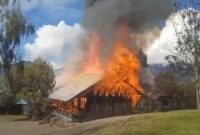 KKB Bakar Bangunan SDN di Okbab (Foto: Istimewa)