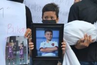 Keluarga Afif Maulana. (Dok. LBH Padang)