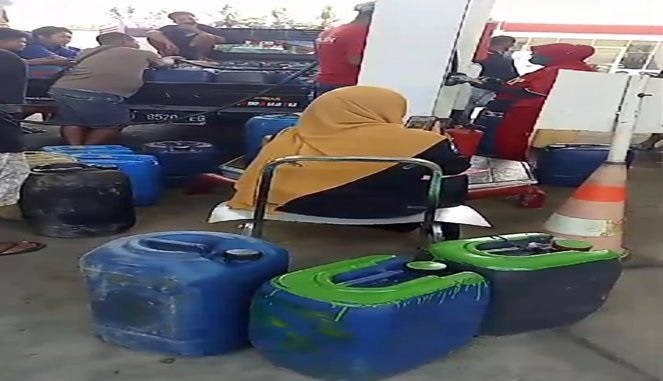 Mafia BBM Subsidi Kuasai SPBU di Barru