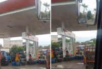 Aktivitas Pengepul dan beberapa modifikasi tangki mobl mengisi BBM