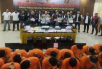 Pengungkapan sindikat judi online di Polres Metro Jakarta Barat, Jumat (12/7/2024). ANTARA/Risky Syukur