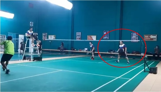 Tangkapan Layar Video Firli Bahur Asyik Bermain Bulu Tangkis