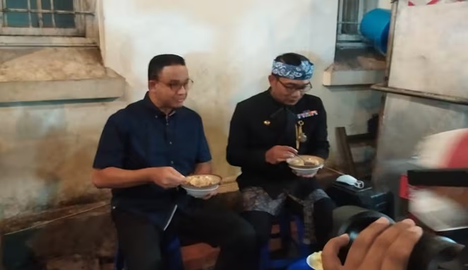 Anies Baswedan dan Ridwan Kamil Makan Bubur (Ist)