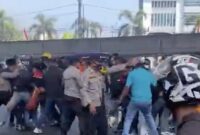 Aksi tolak revisi UU Pilkada, Mahasiswa dan aparat bentrok (Ist)