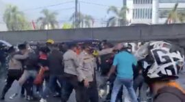 Aksi tolak revisi UU Pilkada, Mahasiswa dan aparat bentrok (Ist)