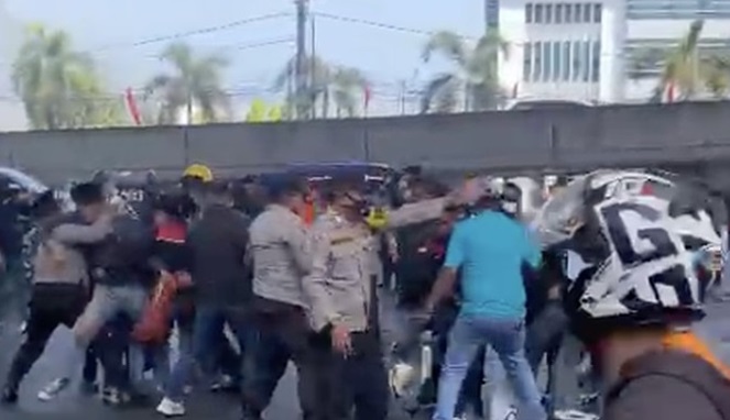 Aksi tolak revisi UU Pilkada, Mahasiswa dan aparat bentrok (Ist)