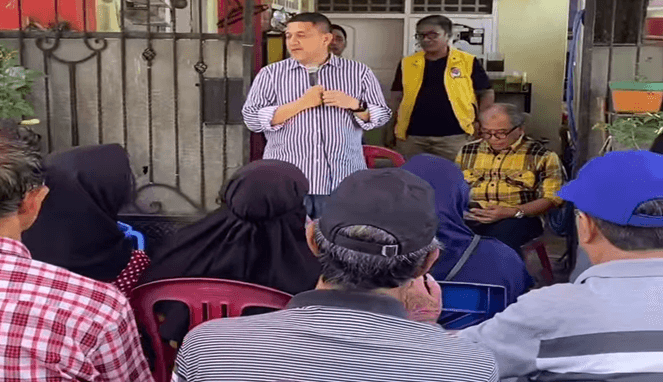 Calon Wali Kota Makassar Munafri Arifuddin (Appi) didampingi oleh IAS saat sosialisasi di rumah warga (Foto Instagram IAS).