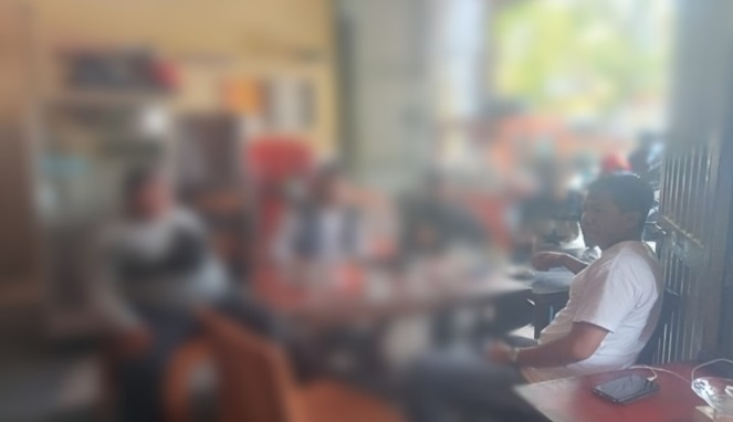 Kanit Reskrim Polsek Mamajang, Iptu Latif saat melakukan pertemuan dengan beberapa wartawan (Ist)