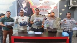 Konferensi Pers Polres Gowa memperlihatkan eksekutor pelaku pemerkosa gadis 14 tahun dan sejumlah barang bukti (Ist).