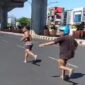 Pria mabuk tanpa mengenakan baju lari di tengah Jalan AP Pettarani Makassar (Foto Instagram @makassar_iinfo)