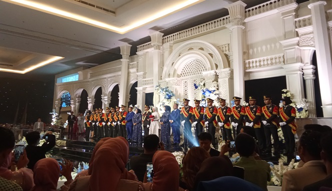 Resepsi Pernikahan Dwi Affor dan Iptu Bhakti Heriawan di Sandeq Ballroom Claro Hotel Makassar