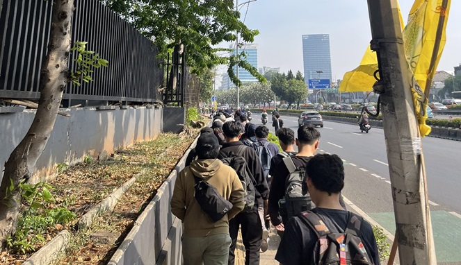 Sejumlah Mahasiswa sudah mulai turun dan menuju ke Gedung DPR RI (Ist)