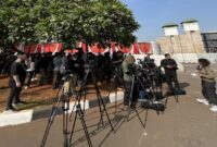 Sejumlah awak media dan polisi sudah mulai berkumpul di depan gedung DPR RI (Ist)