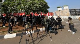 Sejumlah awak media dan polisi sudah mulai berkumpul di depan gedung DPR RI (Ist)