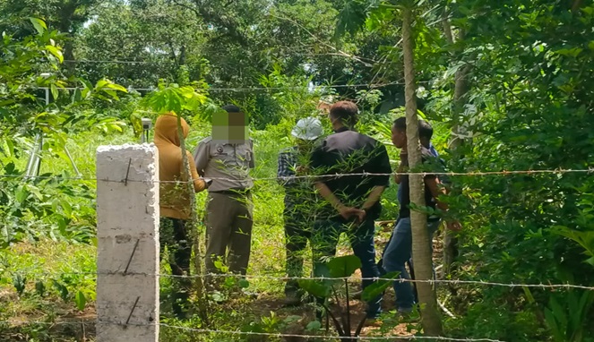 Foto ini diambil pada 24 Oktober 2022, diduga merupakan proses pengembalian batas tanah. Namun, terdapat kejanggalan karena muncul lagi berita acara pengembalian batas yang berbeda, tertanggal 2 November 2022. Hal ini menjadi salah satu pokok dalam gugatan yang diajukan oleh BS.