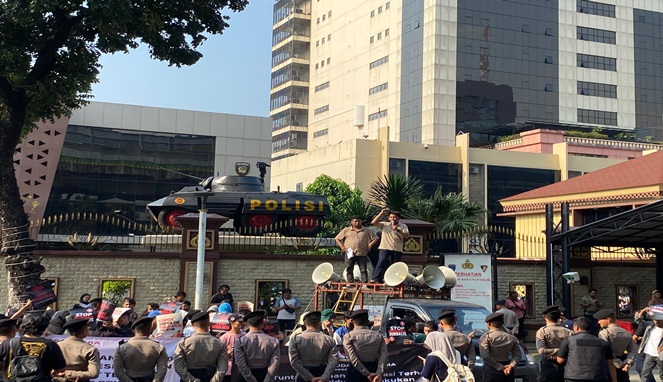 Serdadu Muda Nusantara (Sedara) menggelar aksi demonstrasi jilid II di depan Mabes Polri (Ist)