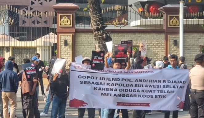Serdadu Muda Nusantara (Sedara) menggelar aksi demonstrasi jilid II di depan Mabes Polri (Ist)