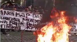 Aksi demonstrasi GMNI di depan Gedung KPK