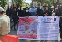 Polisi Lupa Tanggung Jawab, Emak-emak dan Mahasiswa Geruduk Mapolda Sulsel (Ist)