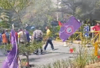 Aksi demonstrasi sejumlah mantan karyawan bersama dengan serikat buruh di depan Hotel Gammara Makassar