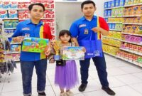 Shaqueena, siswa kelas 2 SDN Borong Makassar juara pertama dalam lomba mewarnai Indomaret Hertasning Kassi-kassi, Makassar.
