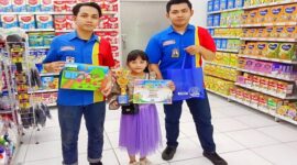 Shaqueena, siswa kelas 2 SDN Borong Makassar juara pertama dalam lomba mewarnai Indomaret Hertasning Kassi-kassi, Makassar.