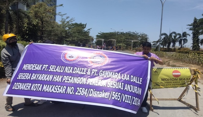 Aksi demonstrasi sejumlah mantan tenaga kerja bersama dengan serikat buruh