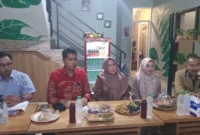 Kuasa hukum Citra Insani, Kamaruddin Simanjuntak saat menggelar konferensi pers di Cafe Bakso Mercon BBC Makassar pada Selasa (29/10/2024)