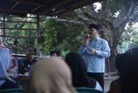 Calon Bupati Barru, H. Muhammad Aras saat memaparkan kelanjutan bedah rumah dihadapan warga Tanrabalana