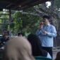 Calon Bupati Barru, H. Muhammad Aras saat memaparkan kelanjutan bedah rumah dihadapan warga Tanrabalana