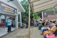 Wakil Bupati Barru, Aska Mappe, meneteskan air mata saat berbagi aspirasi dengan warga