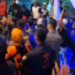 Sejumlah simpatisan diduga melakukan upaya penyerangan terhadap Danny-Azhar (DIA), yang berhasil dihalau aparat.