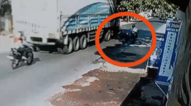Tangkapan Layar Video CCTV Penumpang Wanita Tewas Terlindas Truk
