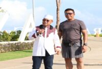 Kapolda Sulsel, Irjen Pol. Yudhiawan dan Ustadz Das'ad Latif menggelar jalan santai di kawasan CPI Makassar