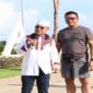 Kapolda Sulsel, Irjen Pol. Yudhiawan dan Ustadz Das'ad Latif menggelar jalan santai di kawasan CPI Makassar