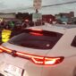 Pengguna jalan menghadapi antrean panjang di Jalan Batua Raya Makassar